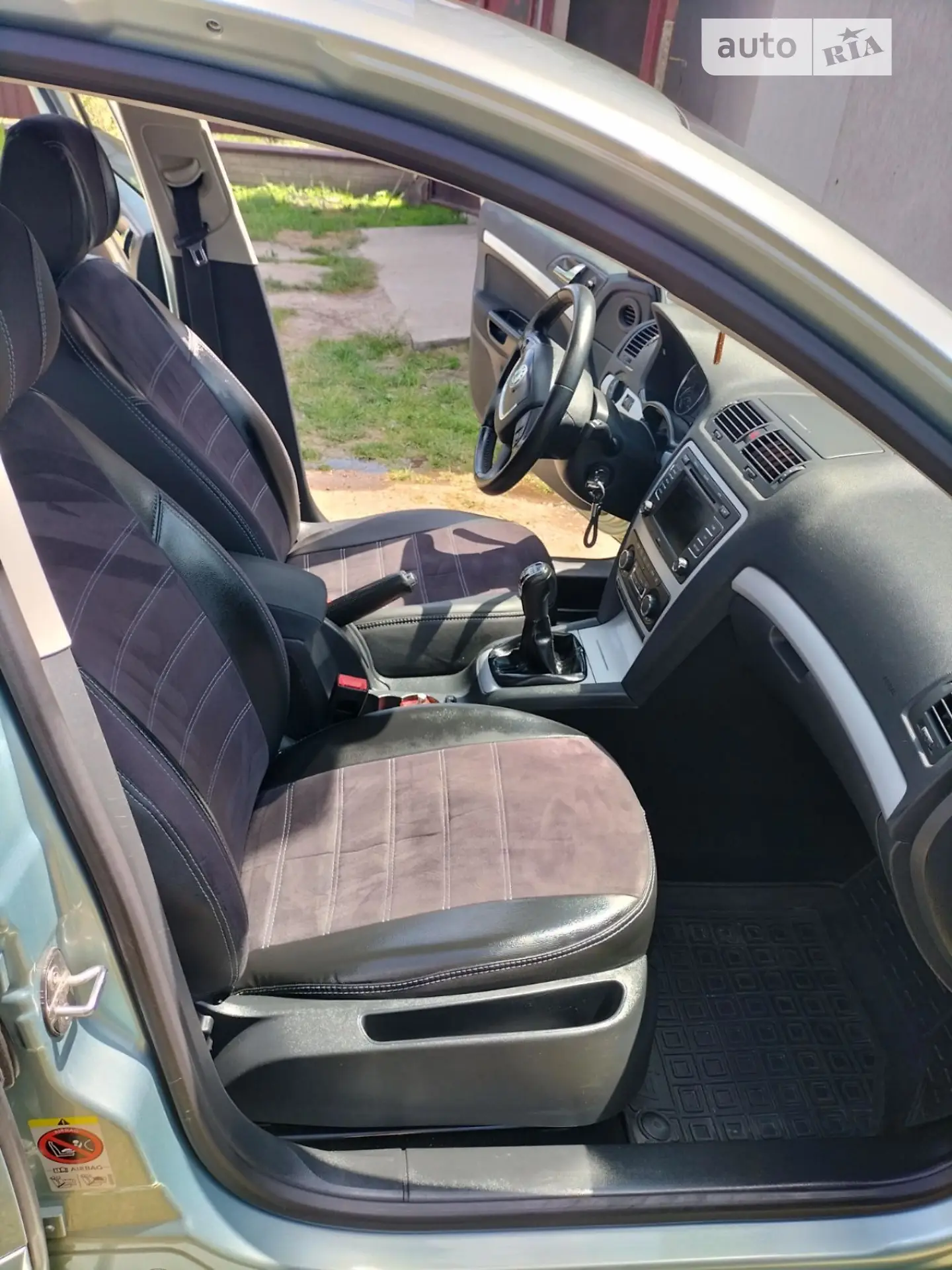 2011 Skoda Octavia - мініатюра 2