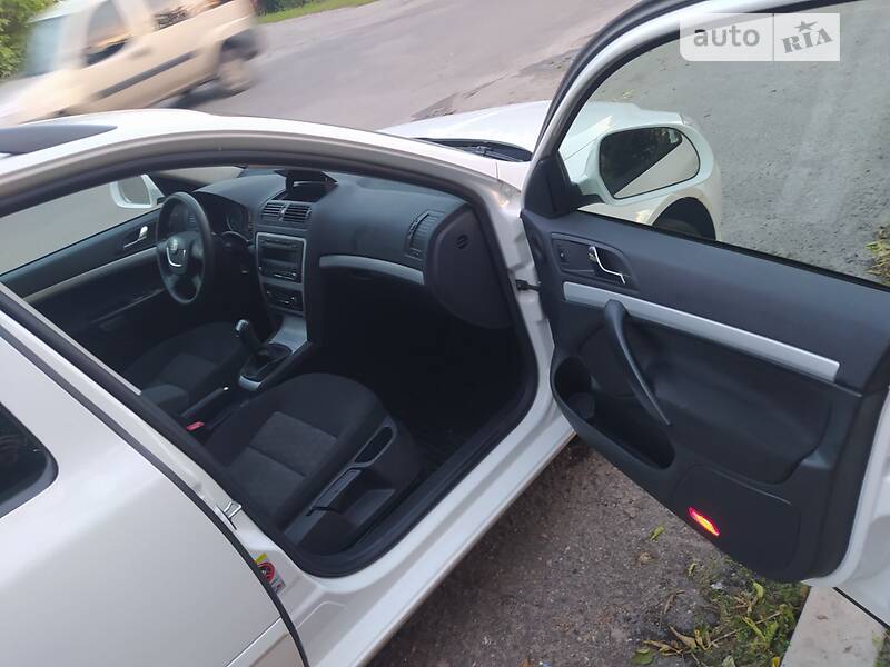 Універсал Skoda Octavia 2011 в Черкасах