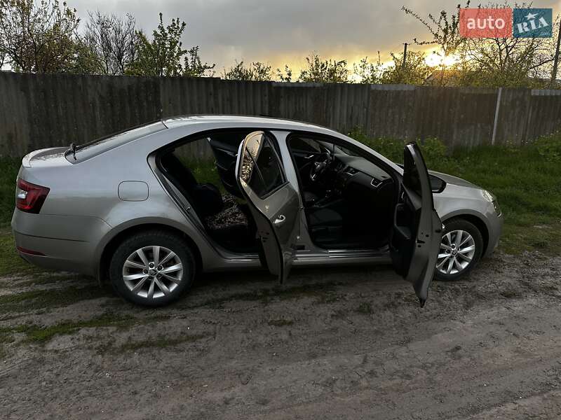Лифтбек Skoda Octavia 2017 в Сумах