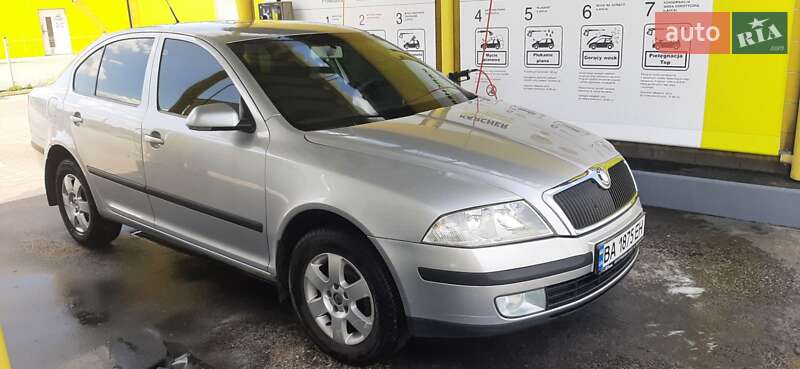 Лифтбек Skoda Octavia 2008 в Кропивницком