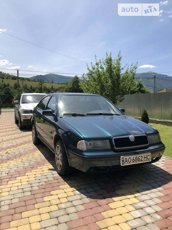 Лифтбек Skoda Octavia 1998 в Воловце