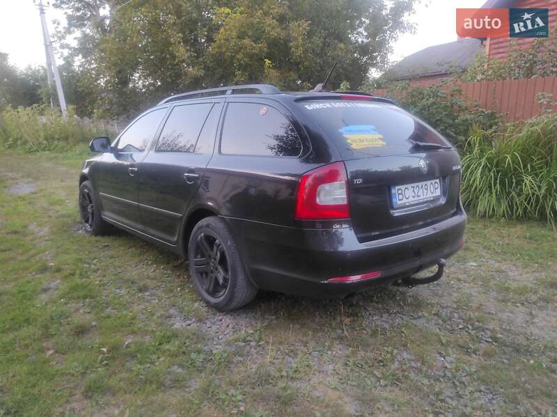 Универсал Skoda Octavia 2012 в Городке