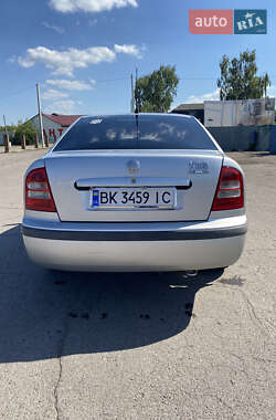 Лифтбек Skoda Octavia 2003 в Сарнах