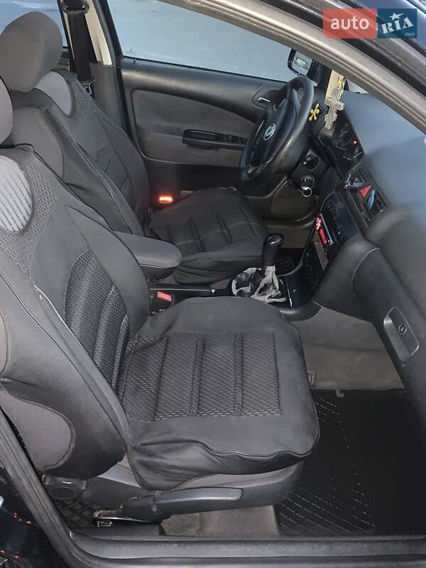 Лифтбек Skoda Octavia 2004 в Львове