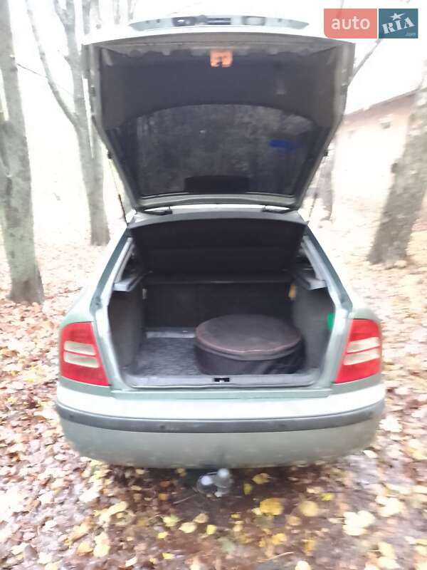 Лифтбек Skoda Octavia 2002 в Богодухове
