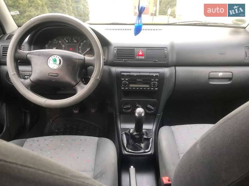 Лифтбек Skoda Octavia 2003 в Луцке