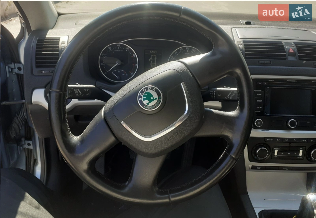 2010 Skoda Octavia - мініатюра 12