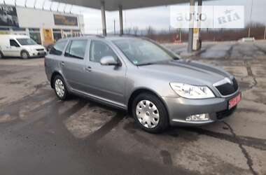 Універсал Skoda Octavia 2012 в Ужгороді