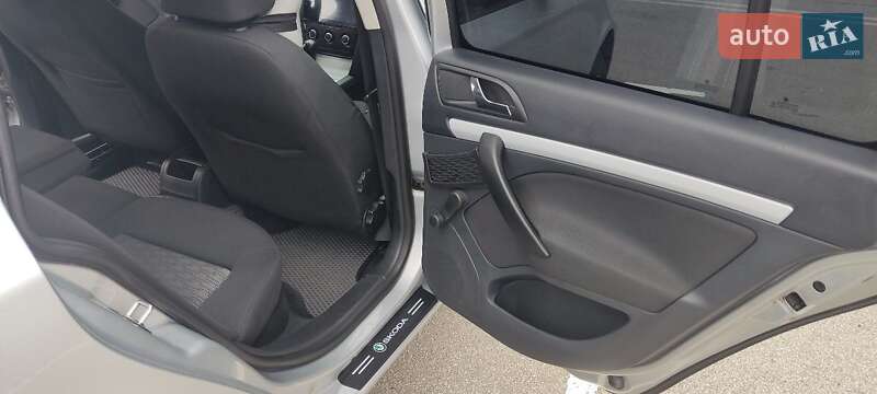 Універсал Skoda Octavia 2010 в Харкові