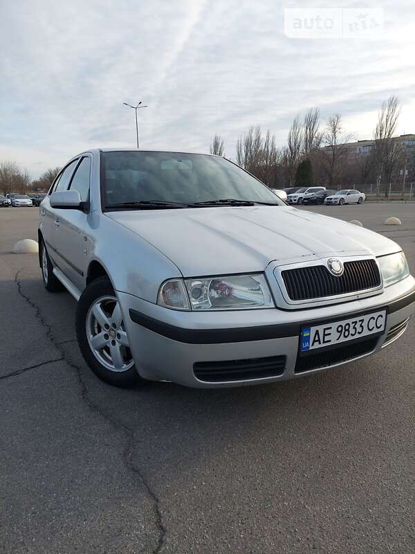 Лифтбек Skoda Octavia 2003 в Днепре