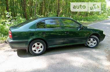 Лифтбек Skoda Octavia 2000 в Буске