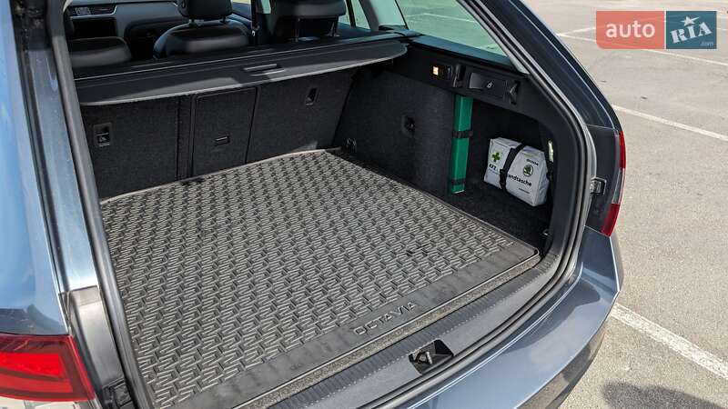Универсал Skoda Octavia 2017 в Ирпене