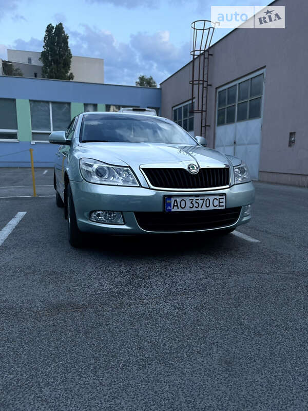 Лифтбек Skoda Octavia 2010 в Тячеве