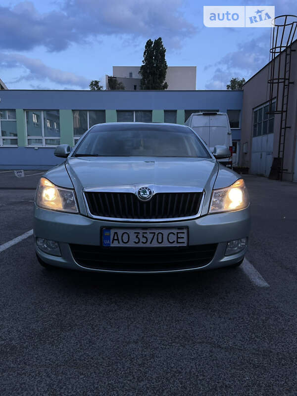 Лифтбек Skoda Octavia 2010 в Тячеве