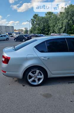 Лифтбек Skoda Octavia 2015 в Сумах