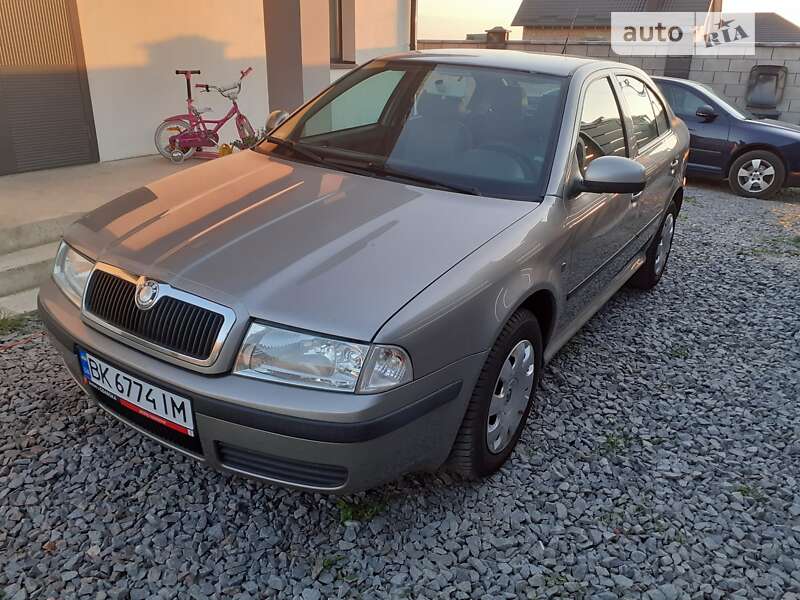 Лифтбек Skoda Octavia 2010 в Ровно