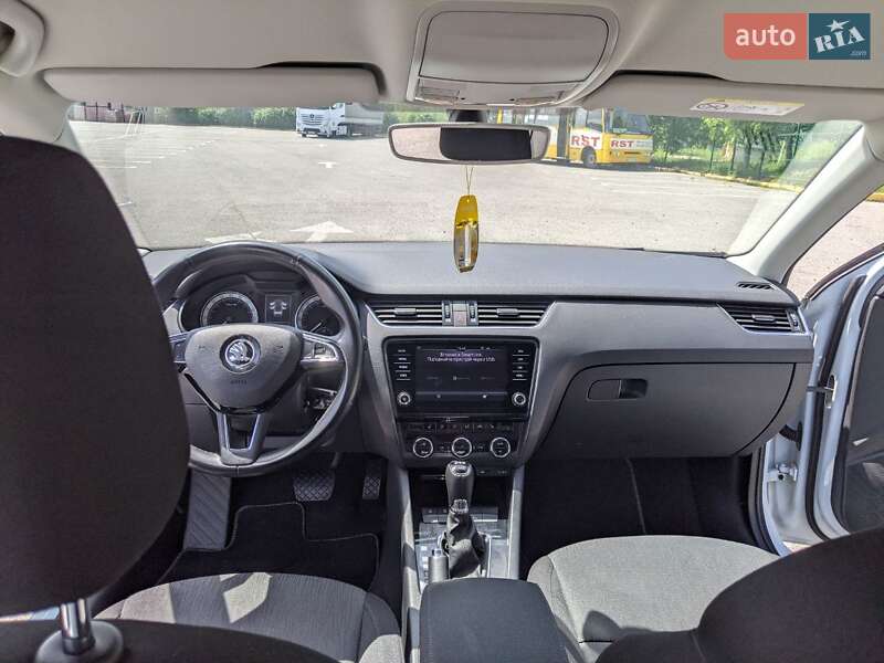 Універсал Skoda Octavia 2017 в Ужгороді