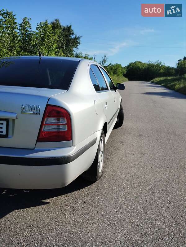 Лифтбек Skoda Octavia 2004 в Каменке