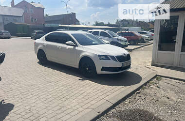 Лифтбек Skoda Octavia 2019 в Городке