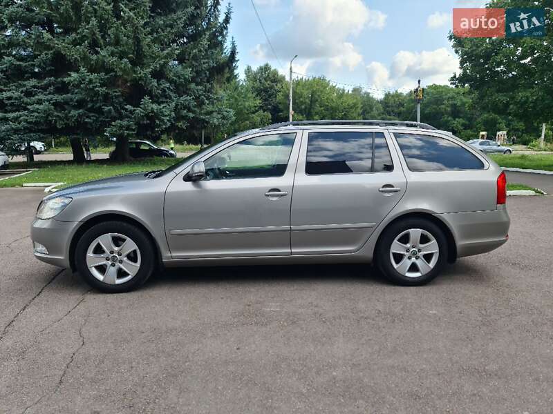 Універсал Skoda Octavia 2012 в Острозі