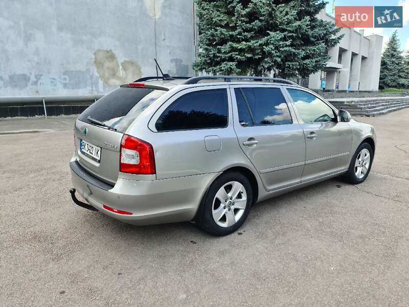 Універсал Skoda Octavia 2012 в Острозі