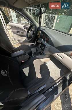 Лифтбек Skoda Octavia 2001 в 