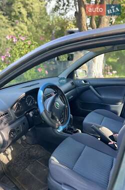 Лифтбек Skoda Octavia 2005 в 