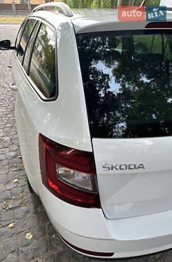 Універсал Skoda Octavia 2017 в Острозі
