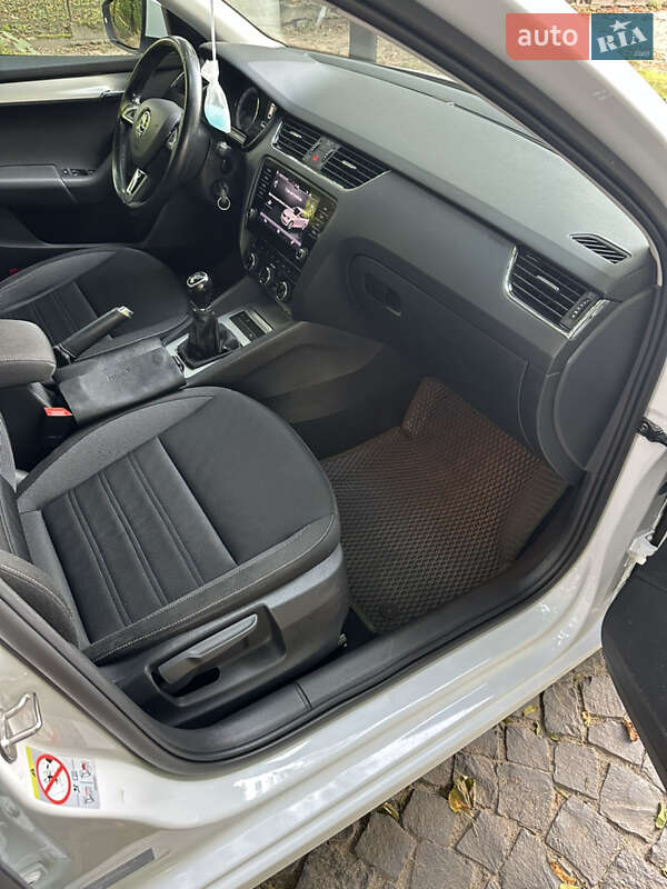 Универсал Skoda Octavia 2017 в Остроге