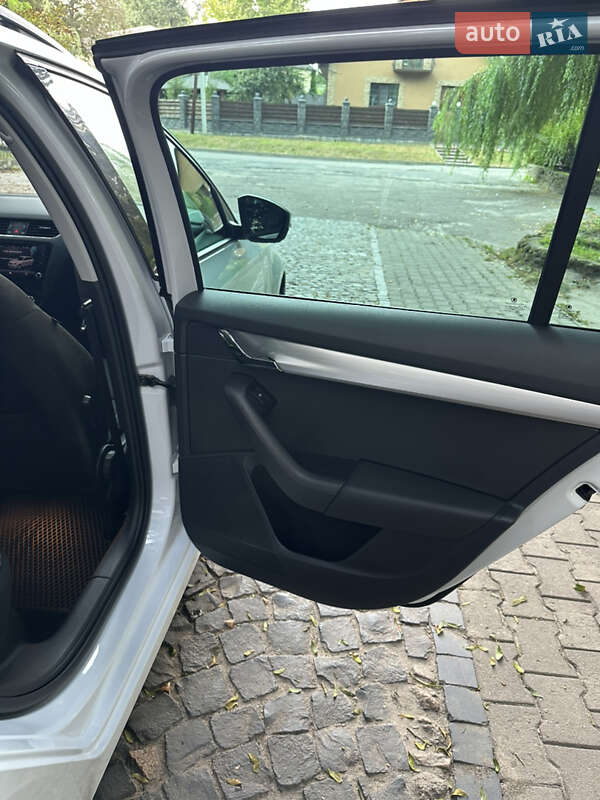 Универсал Skoda Octavia 2017 в Остроге