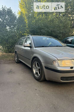 Универсал Skoda Octavia 2004 в Покровске