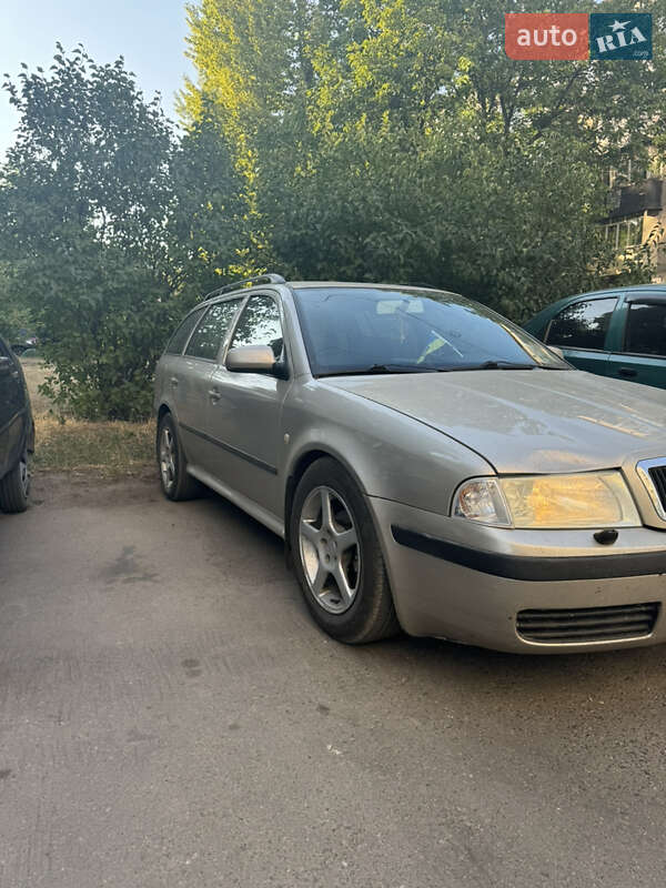 Универсал Skoda Octavia 2004 в Покровске