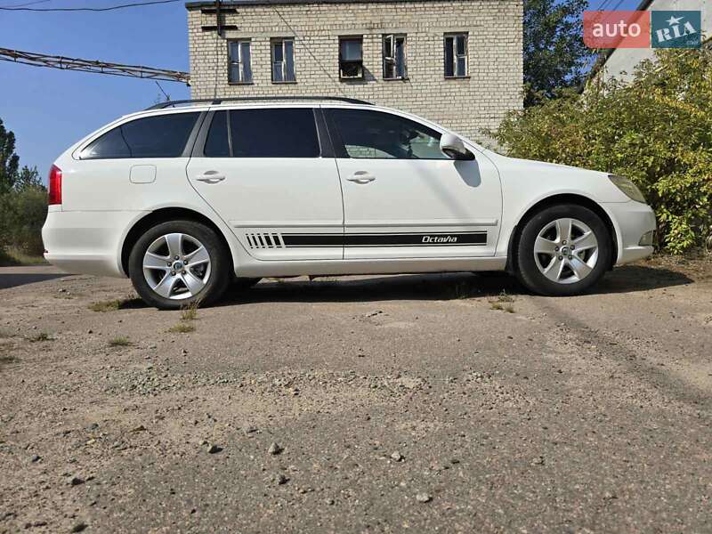 Универсал Skoda Octavia 2012 в Житомире фото 2 Универсал Skoda Octavia 2012 в Житомире