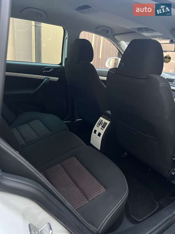 Универсал Skoda Octavia 2010 в Магдалиновке