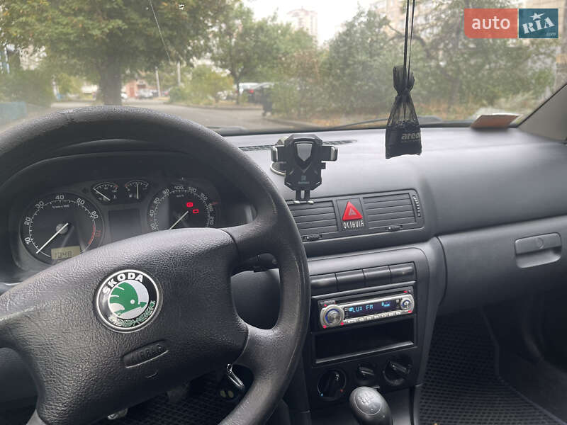 Лифтбек Skoda Octavia 2001 в 