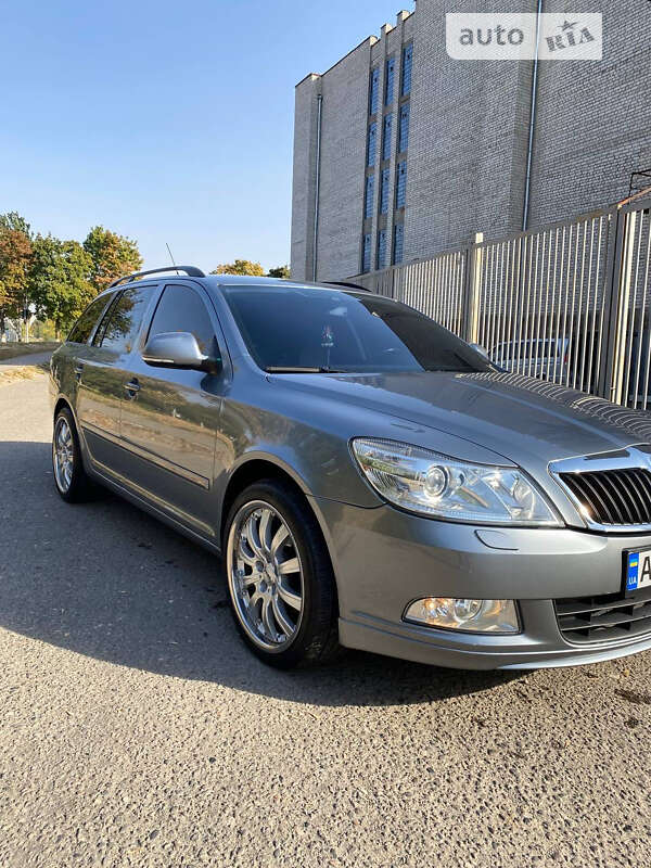 Універсал Skoda Octavia 2012 в Харкові