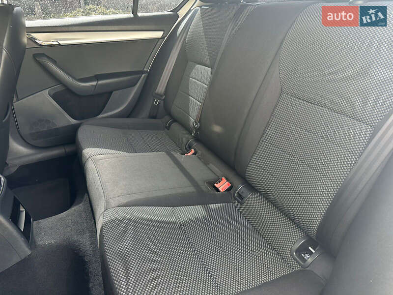 Лифтбек Skoda Octavia 2014 в Киеве фото 5 Лифтбек Skoda Octavia 2014 в Киеве