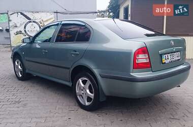 Лифтбек Skoda Octavia 2003 в 