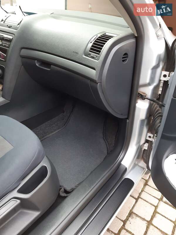 Універсал Skoda Octavia 2011 в Чернівцях