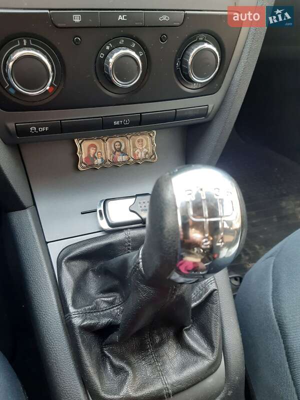Універсал Skoda Octavia 2011 в Чернівцях