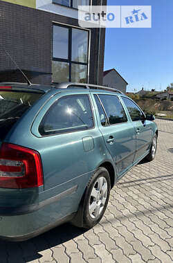 Универсал Skoda Octavia 2005 в Жовкве