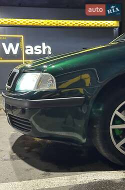 Лифтбек Skoda Octavia 2002 в 