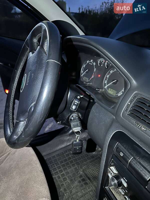 Лифтбек Skoda Octavia 2002 в Харькове