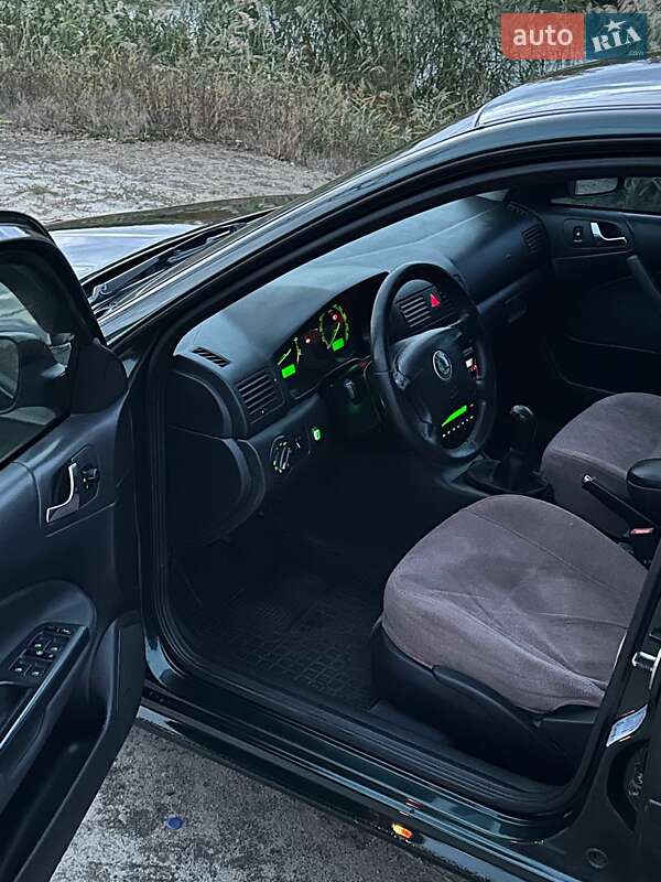 Лифтбек Skoda Octavia 2002 в Харькове