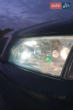 Лифтбек Skoda Octavia 2002 в 
