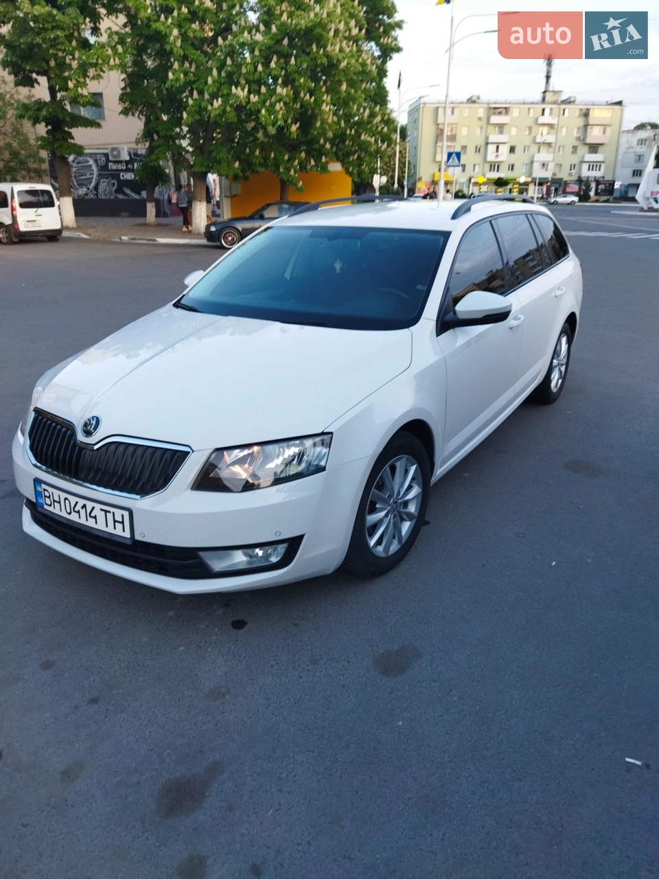 Машина в хорошому стані в комплектації Грін лайн нові шини  авто світло датчик дощу круїз контроль бездротова зарядка телефону та багато іншого   витрата палива 5 літрів на сотню поміняних ГРМ. Всі рідини та олії. 