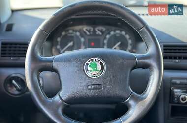 Лифтбек Skoda Octavia 2003 в Черновцах