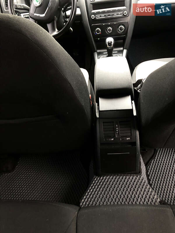 Лифтбек Skoda Octavia 2010 в Радехове фото 17 Лифтбек Skoda Octavia 2010 в Радехове