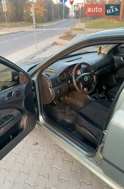 Лифтбек Skoda Octavia 2001 в 