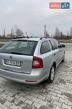 Универсал Skoda Octavia 2012 в Среднем